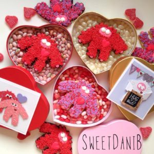 Ugh! I know right?!!? So much talent. This is the collab we did for a Valentines day. Her cookies, my cards, We first met when we were guest on the Martha Show for a Valentines show in 2011. She used to work at MSLO then took off with here own business. She was also one of the vendors of the Summit shop.